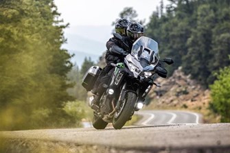 Neuer Adventure-Tourer für 2025: Versys 1100 kommt mit mehr Hubraum, Power und Drehmoment