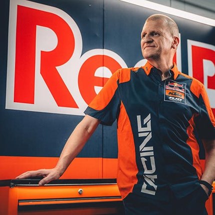 Aki Ajo to helm Red Bull KTM Factory Racing MotoGP™ team from 2025 KTM will strengthen the Red Bull KTM Factory Racing MotoGP squad for 2025 and beyond by reaching an agreement with long-standi ... Weiter >>