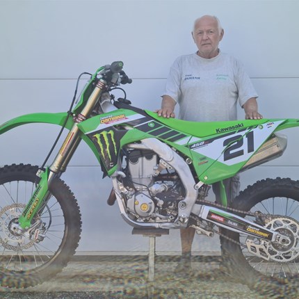 Übergabe einer Kawasaki KX 450/2024 
Die positive Resonanz seiner MX Kollegenden haben Heinz überzeugt! Er hat sein "altes MX-Bike gegen die neue Kawasaki KX 450 ... Weiter >>