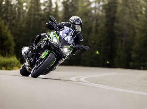 NOTICIAS Kawasaki Ninja 1100 SX 2025: Expresso Trans-Europeo