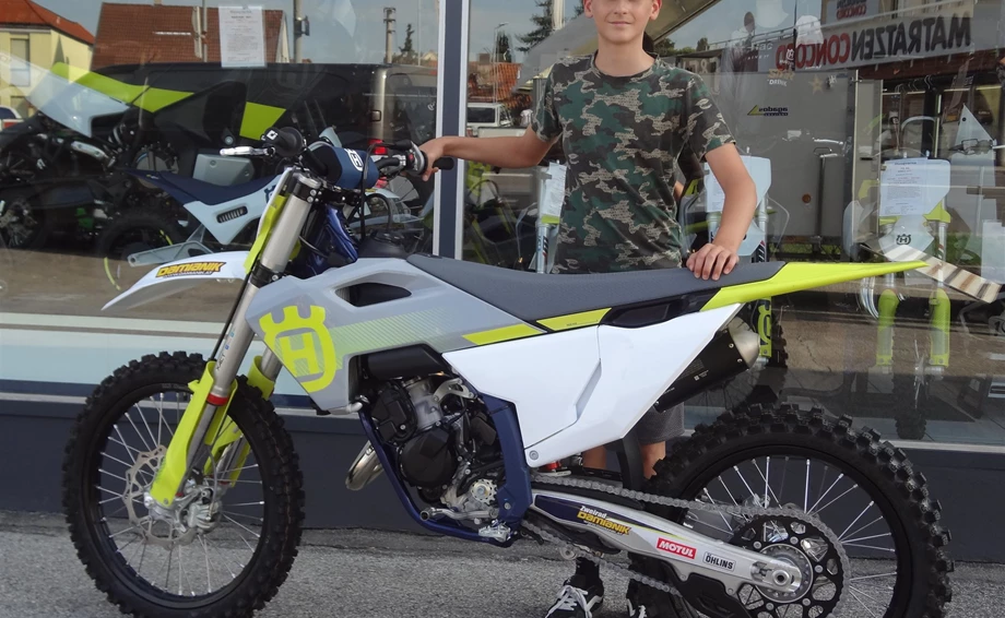 Übergabe einer Husqvarna TC 125 Bild 1: Übergabe einer Husqvarna TC 125