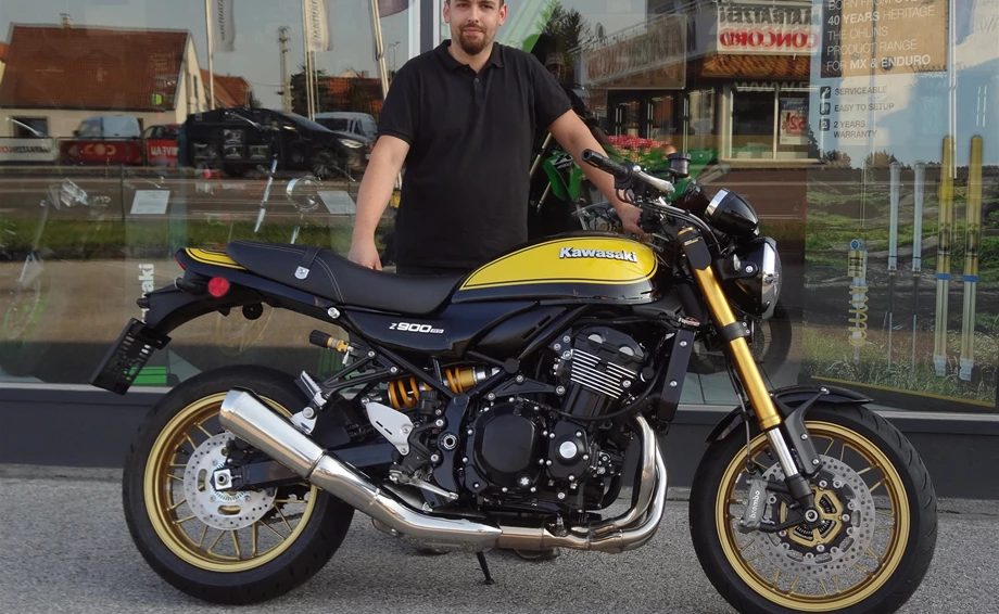 Freiheit beginnt, wenn der Helm aufgesetzt wird. Bild 1: Freiheit beginnt, wenn der Helm aufgesetzt wird.