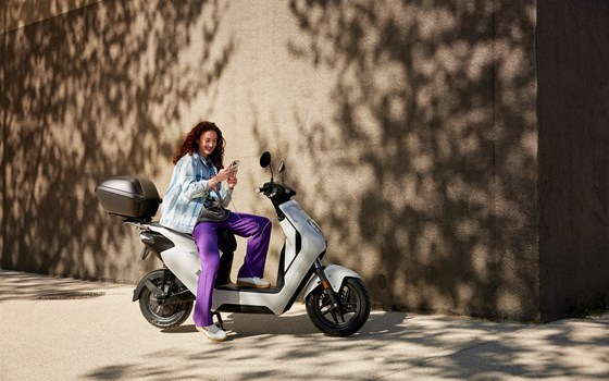 Honda gibt den Österreich Marktstart für das erste elektrische Zweirad der Marke in Europa, den EM1 e:, bekannt - Bild 5