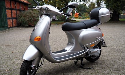 Wunderschöne Vespa ET4 125!