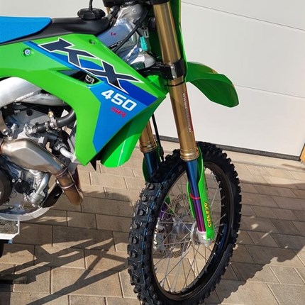 Die Verwandlung einer Kawasaki KX 450/ 2024 
Ein Perfektionist findet selbst beim besten Bike noch potenzial zur Verbesserung !!Bilder sagen mehr als tausend Worte! 