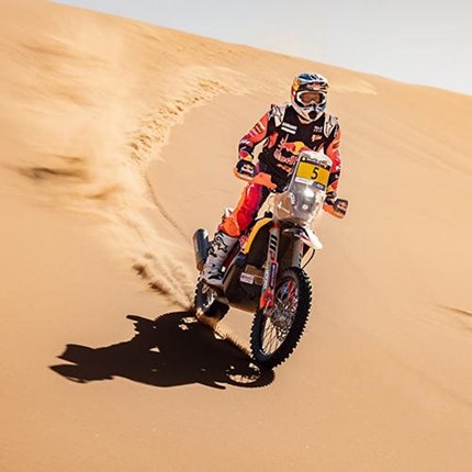 DANIEL SANDERS WINS STAGE THREE OF THE 2024 RALLYE DU MAROC Red Bull KTM Factory Racing's Daniel Sanders has claimed victory on stage three of the 2024 Rallye du Maroc. Demonstrating exc ... Weiter >>