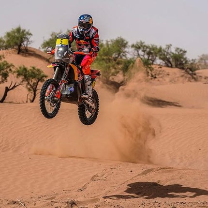 DANIEL SANDERS SECOND-FASTEST ON RALLYE DU MAROC STAGE ONE Red Bull KTM Factory Racing’s Daniel Sanders has completed the revised stage one of the 2024 Rallye du Maroc as runner-up. Mak ... Weiter >>