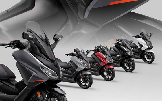 Die Honda Forza Premium Roller Familie erhält Design-Updates sowie mehr Ausstattung und Praktikabilität im Modelljahr 2025 - Bild 19