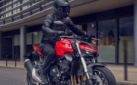 Das neue Honda Naked Bike Flaggschiff-Modell CB1000 Hornet sorgt gemeinsam mit der SP Version für maximalen Fahrspaß - Bild 12