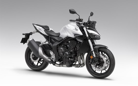 Das neue Honda Naked Bike Flaggschiff-Modell CB1000 Hornet sorgt gemeinsam mit der SP Version für maximalen Fahrspaß - Bild 6