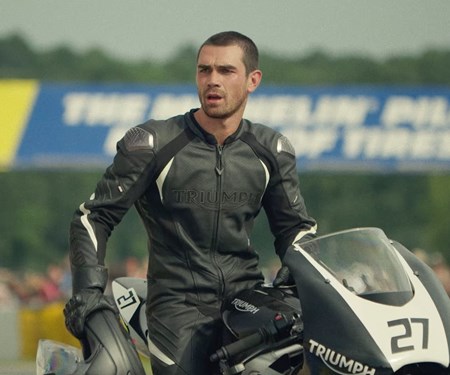 Eine Triumph Daytona im Renntrimm ist der Star von 'One Fast Move'