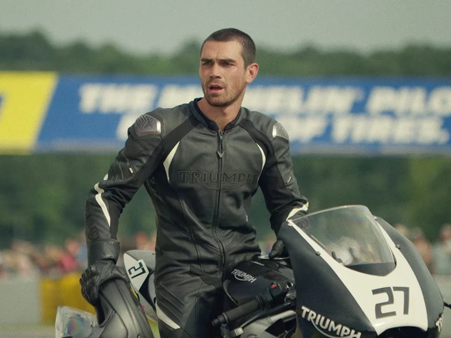 Eine Triumph Daytona im Renntrimm ist der Star von 'One Fast Move' Bild 1: Eine Triumph Daytona im Renntrimm ist der Star von 'One Fast Move'