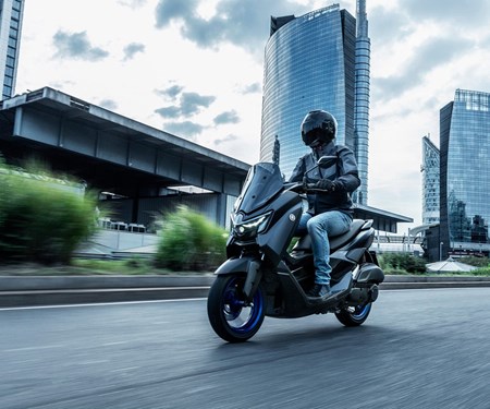 Der neue NMAX 125 und NMAX 125 Tech MAX  Der neue NMAX 125 und NMAX 125 Tech MAX
