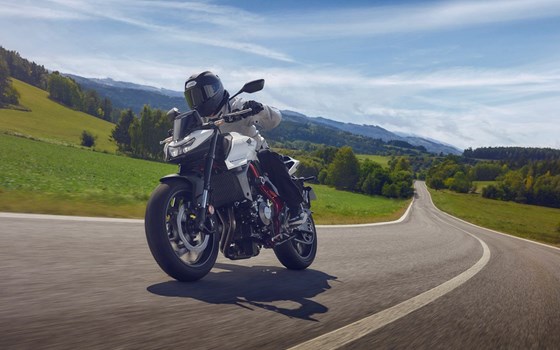 Honda Semmler - HONDA CB750 HORNET Modelljahrgang 2025 - Bild 1