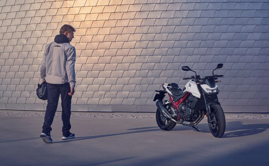 Honda Semmler - HONDA CB750 HORNET Modelljahrgang 2025 Bild 3: Honda Semmler - HONDA CB750 HORNET Modelljahrgang 2025