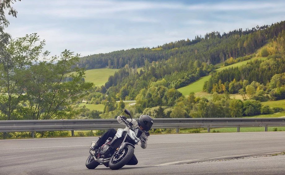 Honda Semmler - HONDA CB750 HORNET Modelljahrgang 2025 Bild 9: Honda Semmler - HONDA CB750 HORNET Modelljahrgang 2025