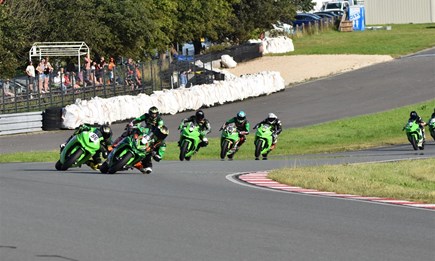 Kawasaki Ninja ZX-4RR Cup 2025: Zweite Auflage des Nachwuchsförderprogrammes von Kawasaki Deutschland
