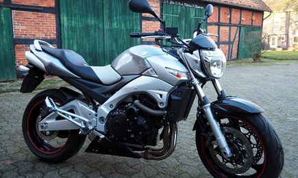 Suzuki GSR 600- 1.Hand! Top!