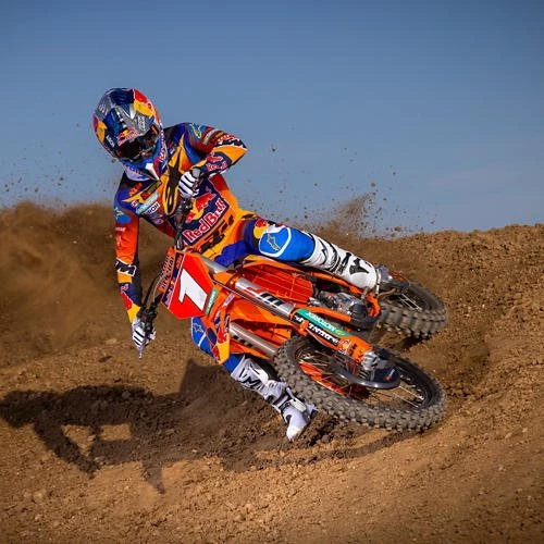 RIDE LIKE A WINNER WITH THE 2025 KTM SX-F FACTORY EDITIONS Bild 1: RIDE LIKE A WINNER WITH THE 2025 KTM SX-F FACTORY EDITIONS