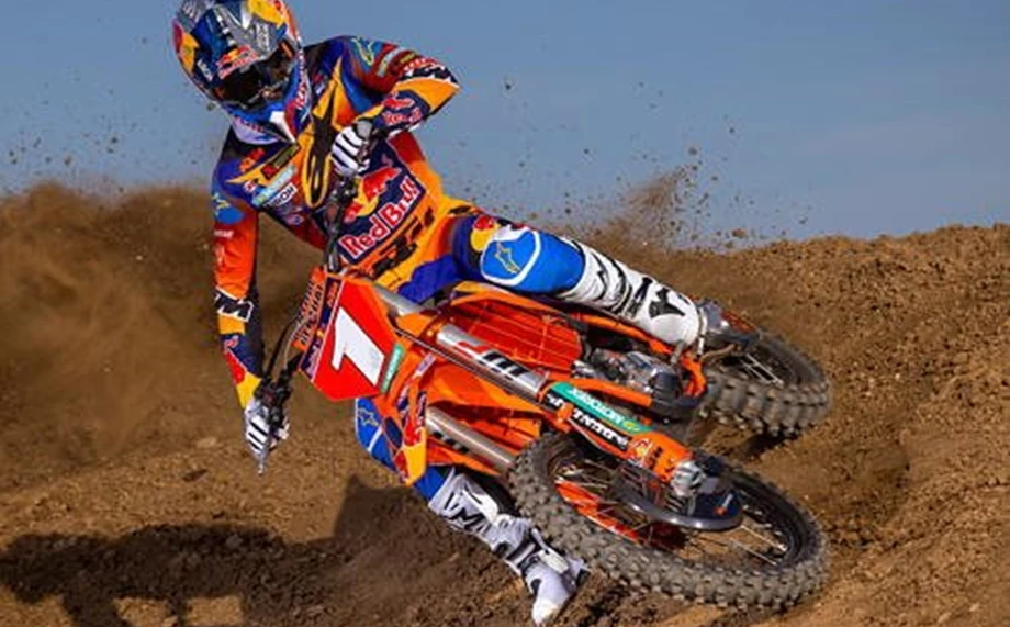 RIDE LIKE A WINNER WITH THE 2025 KTM SX-F FACTORY EDITIONS Bild 1: RIDE LIKE A WINNER WITH THE 2025 KTM SX-F FACTORY EDITIONS