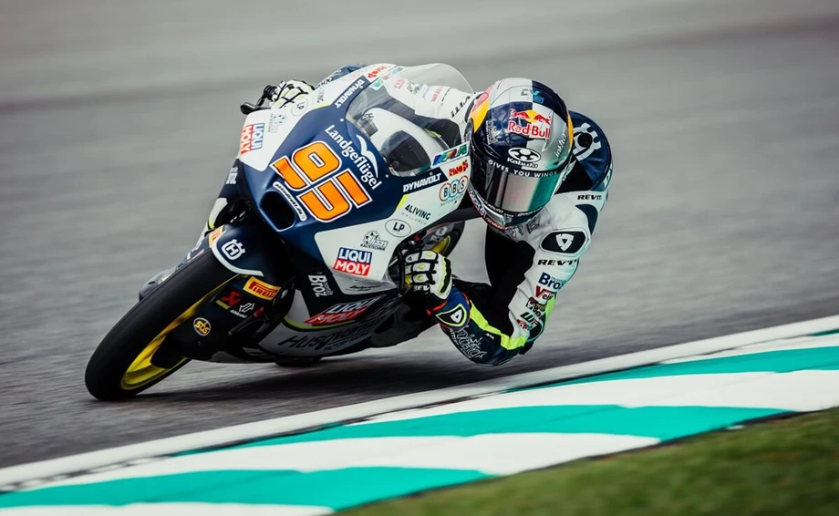 Husqvarna races to the top five in roasting Malaysian Moto3™ Grand Prix Bild 1: Husqvarna races to the top five in roasting Malaysian Moto3™ Grand Prix