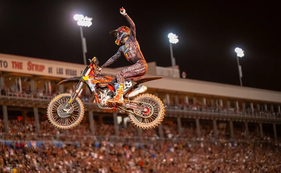 TROY LEE DESIGNS/RED BULL/GASGAS FACTORY RACING'S PIERCE BROWN WINS LAS VEGAS SMX FINAL Bild 1: TROY LEE DESIGNS/RED BULL/GASGAS FACTORY RACING'S PIERCE BROWN WINS LAS VEGAS SMX FINAL