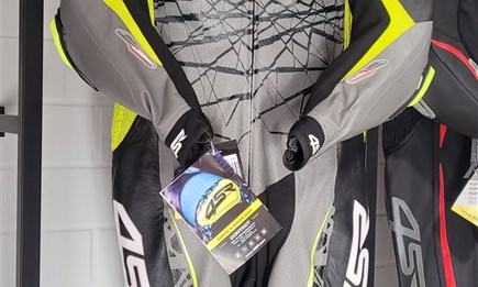 Die neue 4SR Racing Ultra Light GREY AR Lederkombi