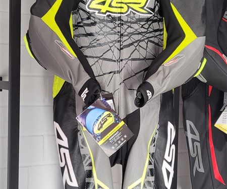 Die neue 4SR Racing Ultra Light GREY AR Lederkombi