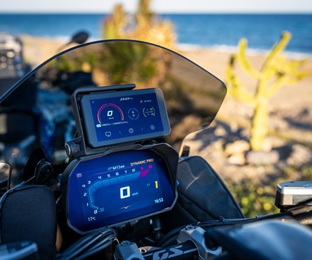 Der Wunderlich Blendschutz für das BMW 6,5 Zoll TFT-Cockpit 