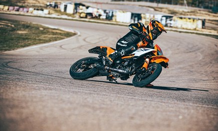 STOP GROWING UP!  Supermoto für alle