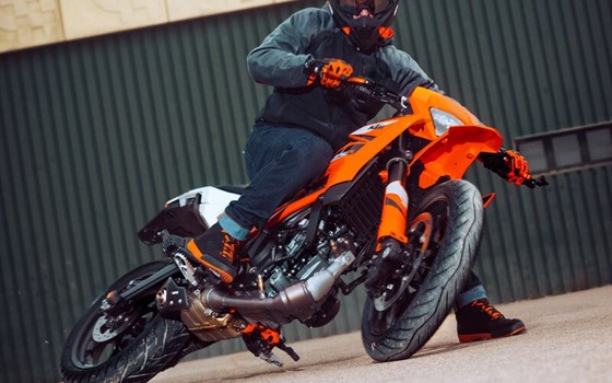 STOP GROWING UP!  Supermoto für alle - Bild 3 STOP GROWING UP!  Supermoto für alle - Bild 3