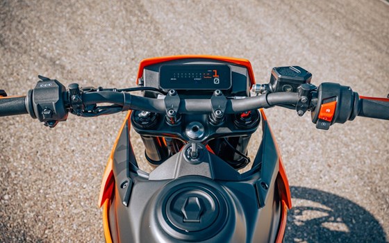 STOP GROWING UP!  Supermoto für alle - Bild 5 STOP GROWING UP!  Supermoto für alle - Bild 5