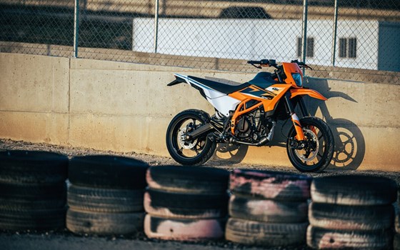 STOP GROWING UP!  Supermoto für alle - Bild 6 STOP GROWING UP!  Supermoto für alle - Bild 6