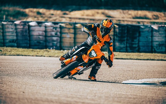 STOP GROWING UP!  Supermoto für alle - Bild 7 STOP GROWING UP!  Supermoto für alle - Bild 7
