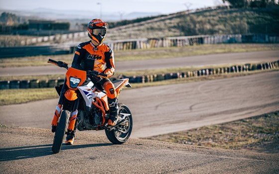 STOP GROWING UP!  Supermoto für alle - Bild 10 STOP GROWING UP!  Supermoto für alle - Bild 10