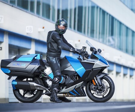 Wasserstoffantrieb von Kawasaki kommt in Fahrt