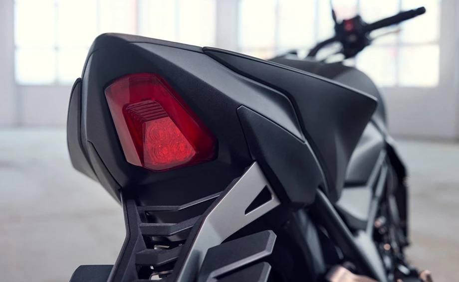 Honda Semmler - CB1000 Hornet SP eingetroffen Bild 7: Honda Semmler - CB1000 Hornet SP eingetroffen