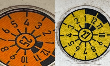 Aus Orange wird Gelb - die neue TÜV Plaketten Farbe 2025