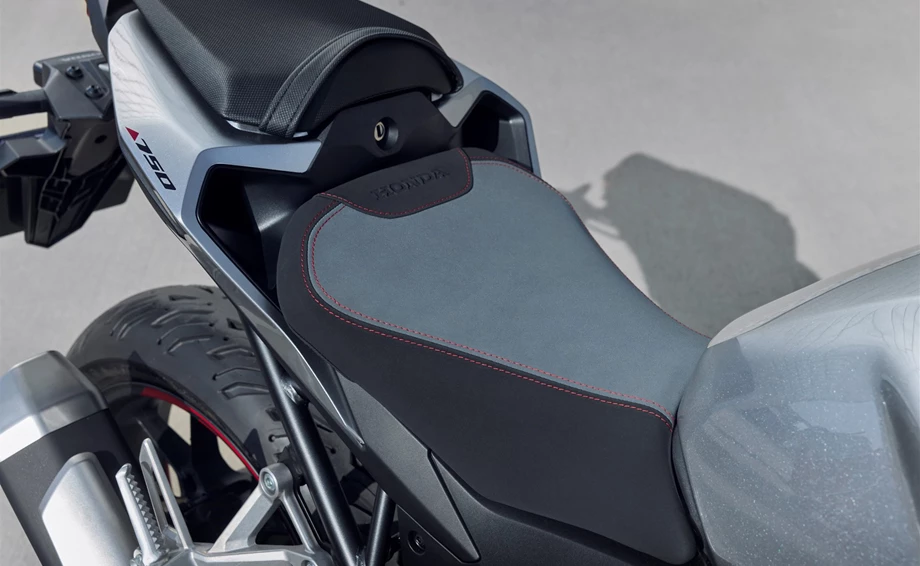 Honda Hornet 750 / Modell 2025 / bei Tempo-Zweirad-Treff GmbH in Nettetal-Kaldenkirchen Bild 5: Honda Hornet 750 / Modell 2025 / bei Tempo-Zweirad-Treff GmbH in Nettetal-Kaldenkirchen