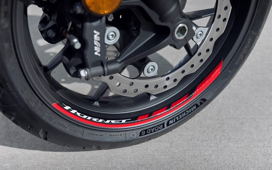 Honda Hornet 750 / Modell 2025 / bei Tempo-Zweirad-Treff GmbH in Nettetal-Kaldenkirchen - Bild 6