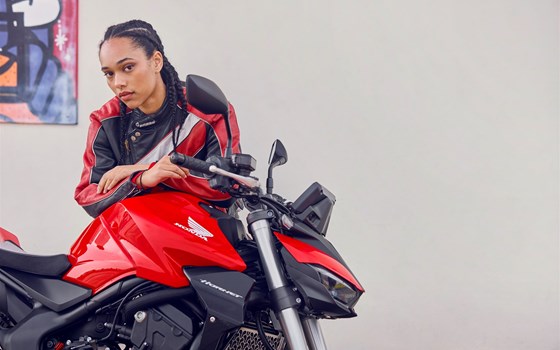 Honda Hornet 1000 / Modell 2025 / bei Tempo-Zweirad-Treff GmbH in Nettetal-Kaldenkirchen - Bild 12