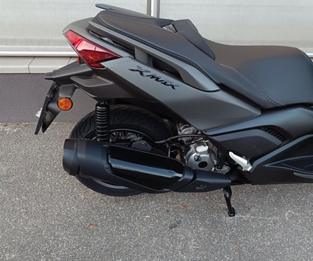 Der neue Yamaha XMAX 300 (Modell 2025) in Tech Kamo!  Der neue Yamaha XMAX 300 (Modell 2025) in Tech Kamo!