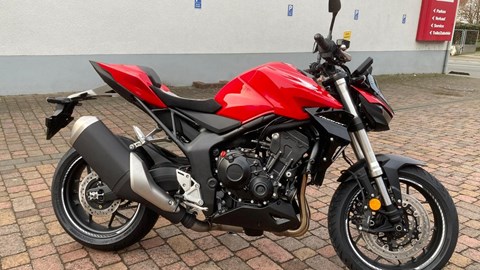 CB1000 Hornet – jetzt mit dem optionalen Sport- und Style-Paket erhältlich! 
