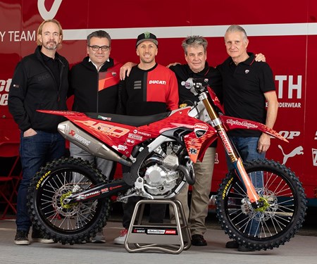 Ducati und Troy Lee Designs kooperieren im AMA Supercross-Paddock, um die Einführung der Desmo450 MX in den USA vorzubereiten