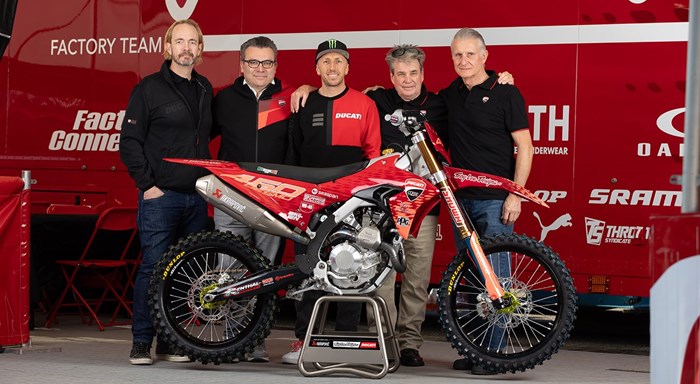 Ducati und Troy Lee Designs kooperieren im AMA Supercross-Paddock, um die Einführung der Desmo450 MX in den USA vorzubereiten