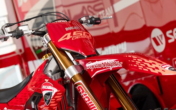 Ducati und Troy Lee Designs kooperieren im AMA Supercross-Paddock, um die Einführung der Desmo450 MX in den USA vorzubereiten - Bild 2