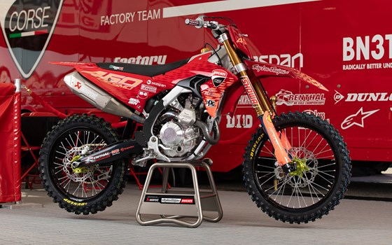 Ducati und Troy Lee Designs kooperieren im AMA Supercross-Paddock, um die Einführung der Desmo450 MX in den USA vorzubereiten - Bild 3