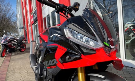 Die neue Tuono V4 Factory