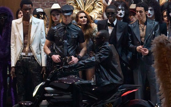 Ducati und Dsquared2 präsentieren eine von der neuen XDiavel V4 inspirierte gemeinsame Bekleidungskollektion - Bild 3