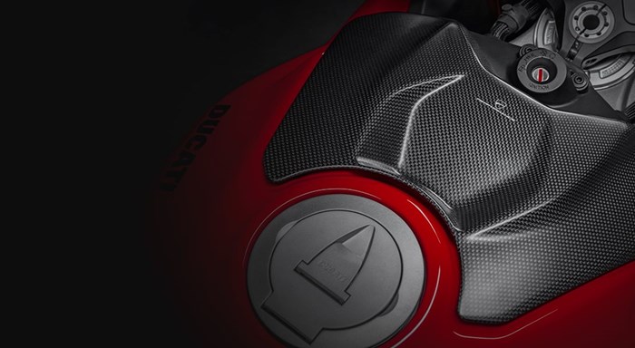 Die Ducati Panigale V4 S 2025 mit den neuen Ausstattungspaketen Carbon und Carbon Pro